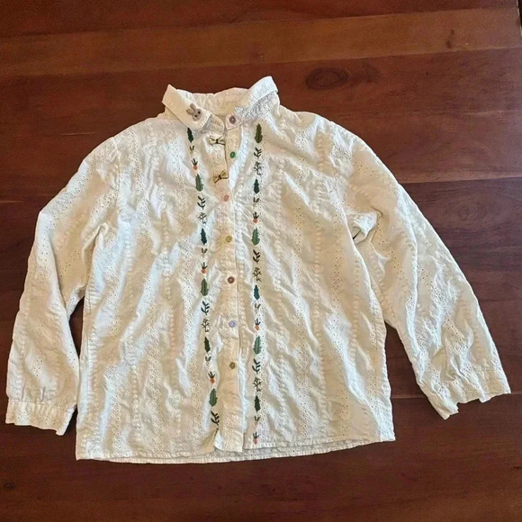 Vintage Inspired Eyelet Blouse with Embroidery - Picture 2 of 8